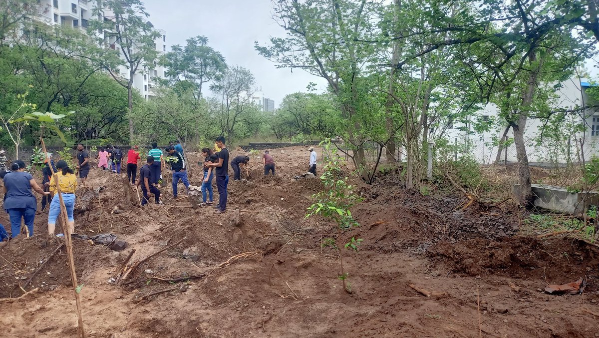 Kumar Uncle and his team members encouraging students to plan trees and reverse climate change. We are proud of you uncle and the entire city. <a href="/sharma1920/">Bhupesh Sharma</a> @IfsPatil <a href="/Save0urForests/">🌳 Save Our Forests</a> <a href="/GretaFollow/">followGreta</a> <a href="/WagholiHSA/">Wagholi Hsg Soc Assoc (WHSA)</a> <a href="/GreenSunriseHiL/">Green Sunrise Hill</a> @