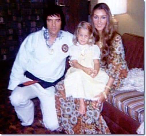 🌹🌹🌹 July 1, 1973: Elvis and his daughter Lisa Marie Presley, and his girlfriend <a href="/LindaThompsonLT/">Linda Thompson</a> in Atlanta, Georgia before flying to Nashville, Tennessee. Photos: Jeannie LeMay Dumas, best friend of <a href="/LindaThompsonLT/">Linda Thompson</a>.🌹🌹🌹