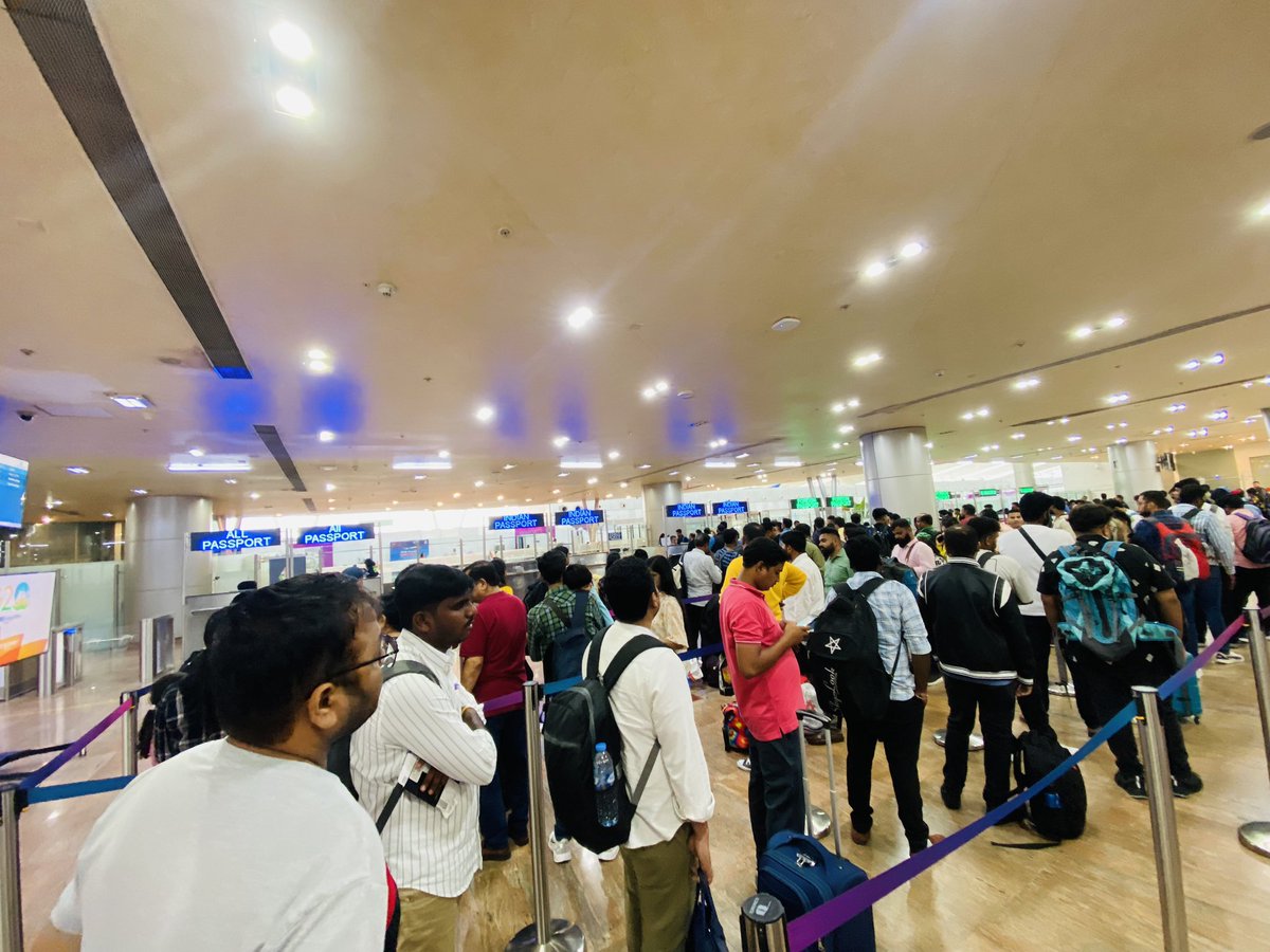 mananletap's tweet photo. Saheb Aa Kemnu Gothvisu!!!
Aatli Moti line ma Maatra 2 j Counter Immigration na Hoi !!???
Vasti Pramane Ocha Nathi??? #Ahd #GJ1
@PMOIndia @narendramodi
@AmitShah @AmitShahOffice https://t.co/qPv0rXEBxo