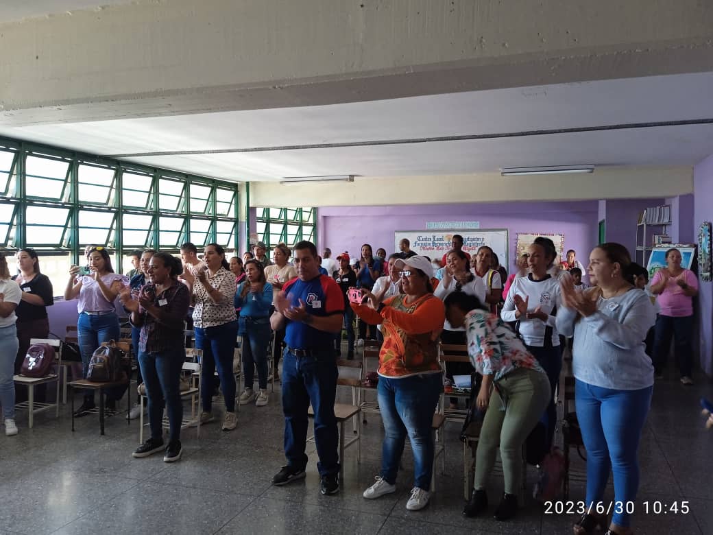 MichelePhillipe's tweet photo. Entérate.
Así celebramos los 9 años de Nuestro Niño CLIFM Luis Antonio Bigot. 
La Formación Permanente escencia del Maestro Investigador Descolonizado, seguimos haciendo historia seguimos construyendo el mundo mejor. ❤️🇻🇪
@_LaAvanzadora @KarenlyPSUV @Fernan_ERC @eugeniapinero https://t.co/cg8g6ecDtE
