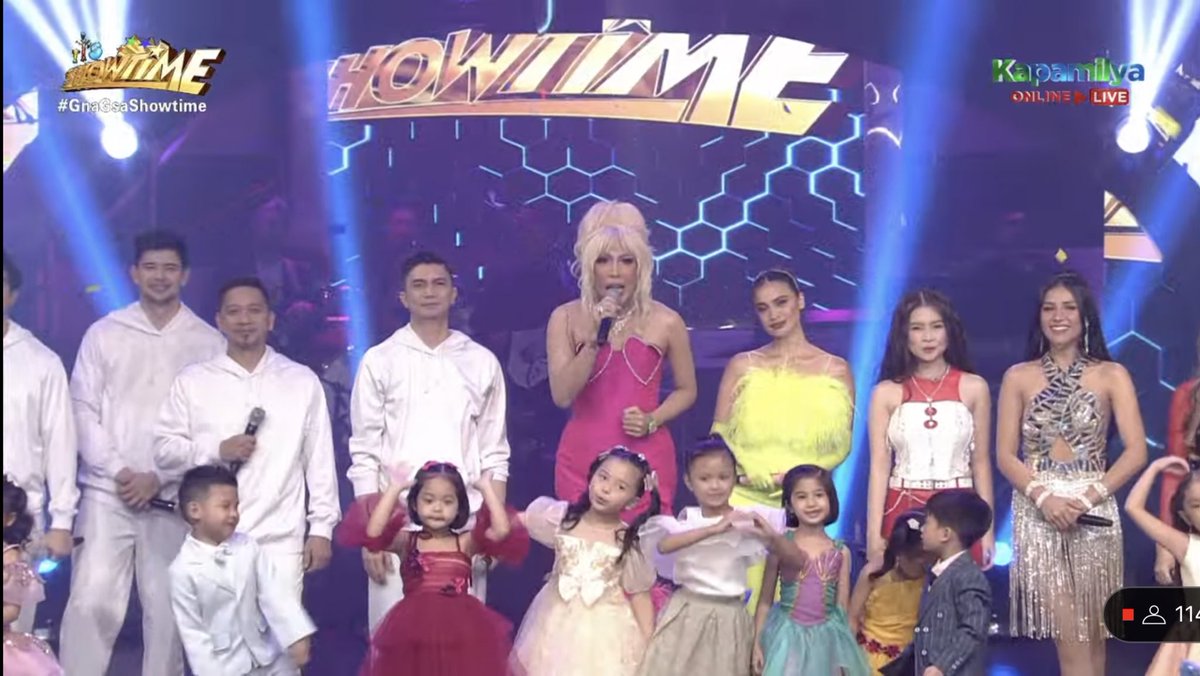 As a former Kapamilya, my heart is so happy seeing this today. The biggest plot twist in Philippine TV. #GnaGsaShowtime ❤️💚💙🌈