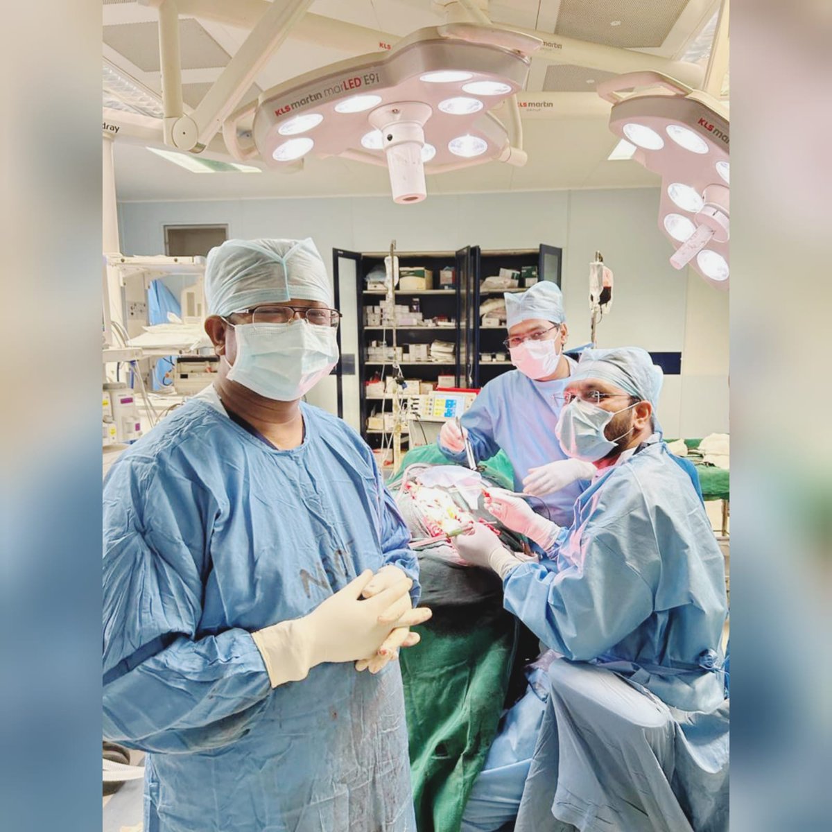 "दवाएं बीमारियों का इलाज करती हैं, लेकिन केवल डॉक्टर का  
ह्रदय स्पर्श और सेवा भावना ही मरीजों को ठीक करते हैं। "

आप सभी डॉक्टर्स को सहृदय नमन व शुभकामनाएं !
Warm wishes on Doctor's Day to all the doctors.

#HappyDoctorsDay #MedTwitter