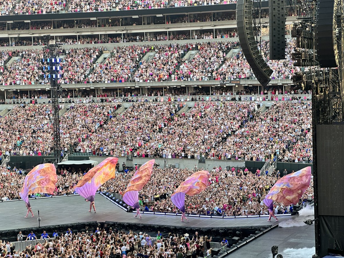 slynn4colts's tweet photo. Town of Cinny was unprepared for the Queen herself, Taylor Swift. Come on, plan better than that. People bottlenecked at stadium to traffic issues! Very unprepared. https://t.co/D0uP9766X7