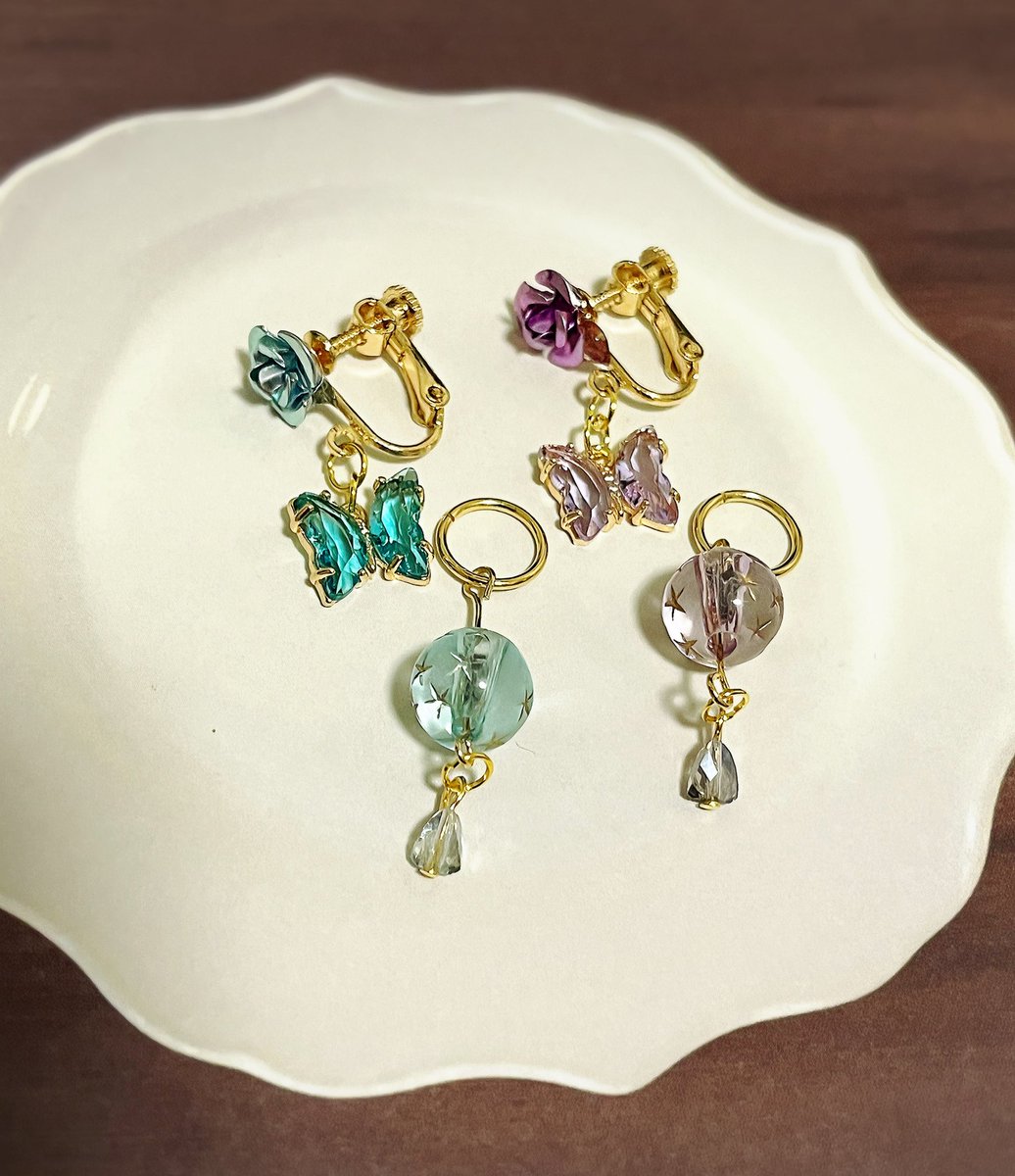 touri29i2's tweet photo. オーダー頂いたブルー&amp;パープルの2wayイヤリング2種🦋☂️✨
色味が綺麗な耳飾りになりました☺️
#ハンドメイド好きさんと繋がりたい https://t.co/JPujSZJM2B