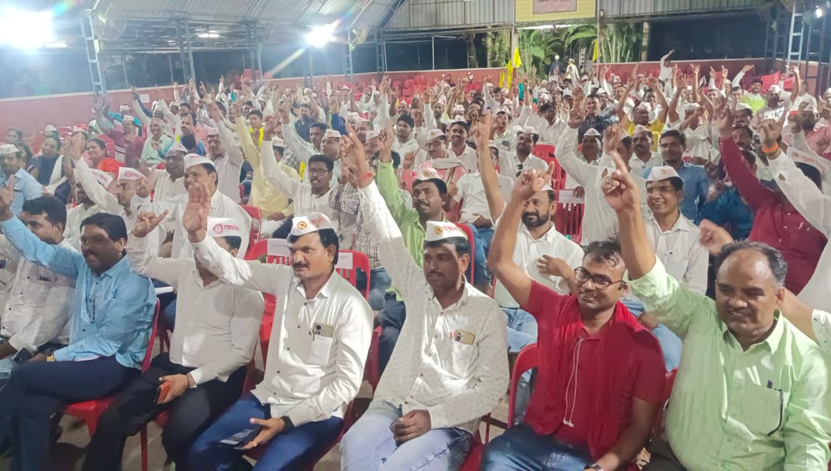 TrSanjayPatel1's tweet photo. अगर हम चलते रहें तो 
          किनारा जरुर मिलेगा 
अन्धकार से लड़ते रहें
        सवेरा जरुर खिलेगा 
जब ठान लिया मंजिल पर जाना
       रास्ता जरुर मिलेगा 
ए राही न थक, चल. 
      एक दिन समय जरुर फिरेगा 
#पुरानी_पेशन_बहाल_करो @vijaykbandhu
@TrSanjayPatel1 https://t.co/fxES2xBKhG