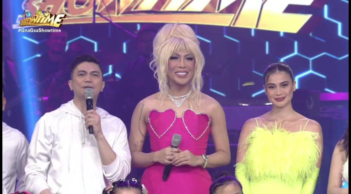 GlaysaTadiaque's tweet photo. Congrats @itsShowtimeNa family
Mamsh @vicegandako ang Ganda ng prod nyo❤️

#GnaGsaShowtime https://t.co/83kNbLVKHF