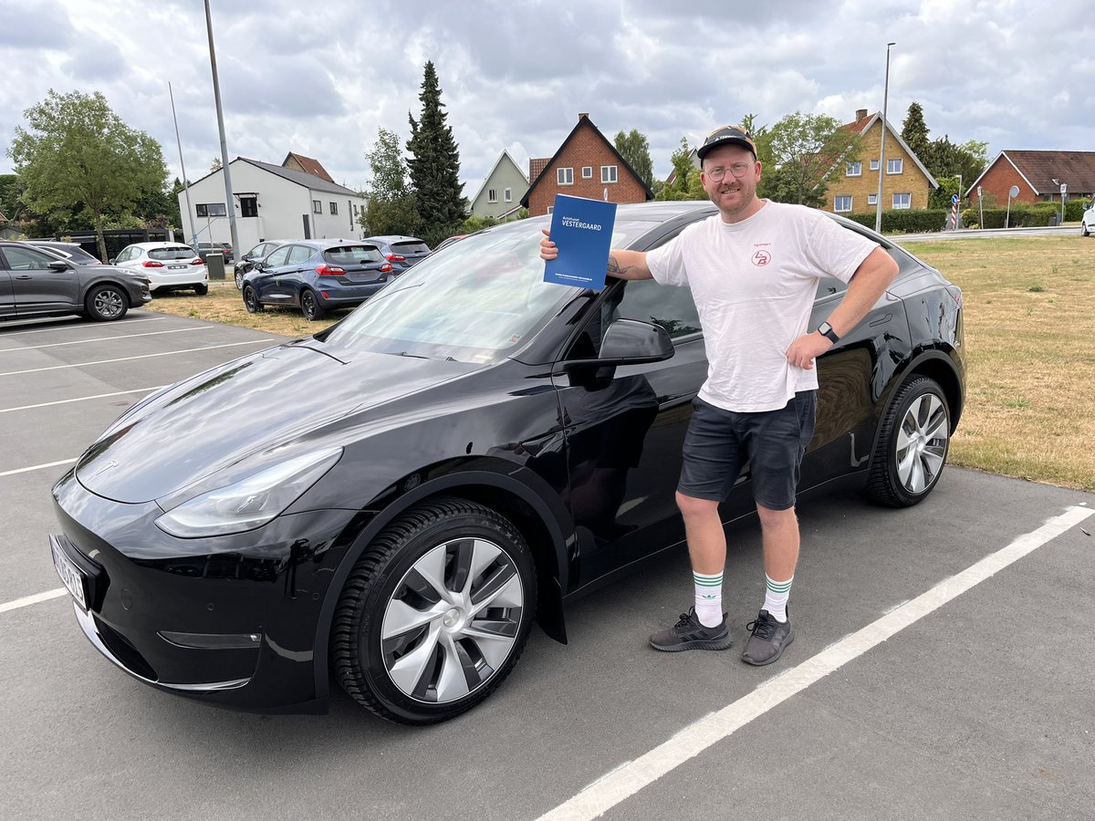 nyttagodense's tweet photo. Nu kan jeg endelig køre ud til mine kunder og byggepladser i elbil 🚗

I næste uge skal der LB-Tag  logoer på! 
Et lille skridt mod fremtiden og fremtidens byggebranchen. 

#elbil #lbtag #fremtiden https://t.co/ofUXb4K0Gz