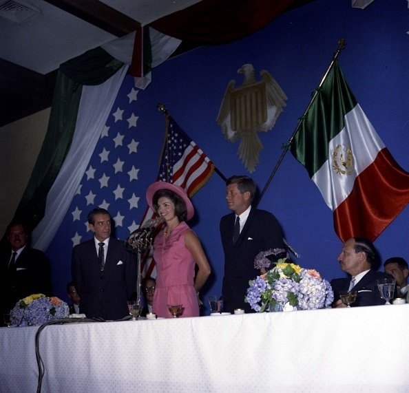 Discurso en español de #JacquelineKennedy durante su visita a México (30 de junio de 1962) : adriancruzmtz.blogspot.com/2019/06/discur…