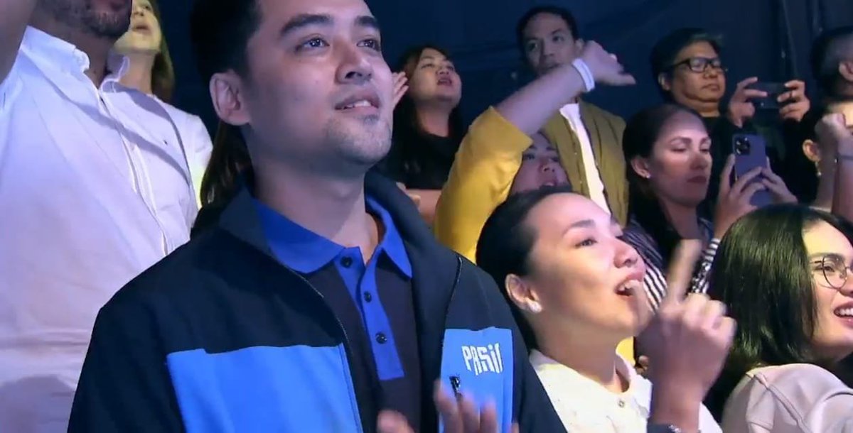 PhilippineStar's tweet photo. 143 LEGIT DABARKADS!

Vico Sotto, Pauleen Luna, Kristine Hermosa, Danica Sotto, Oyo Sotto, and the whole Sotto family are all out to support Tito, Vic, and Joey (TVJ) and legit Dabarkads on their new noontime show in TV5. (Screenshots/TVJ) https://t.co/OeKN5FCFxL