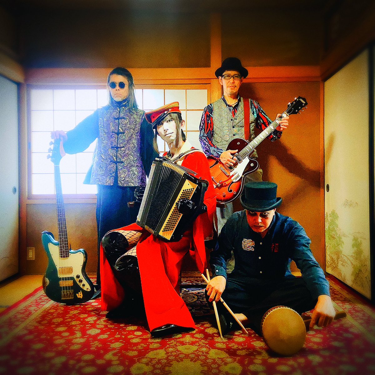 tomas69b's tweet photo. 多分まだ増えるw
どこもかしこも皆様
カムカムサンダーボルト×1万よ~⚡️
#thundertomas⚡️ #gypsypsychodevil😈 #rumblesession🦉 #japeccentricpunks #lunaticcircus🦇 #showschedule #psychobilly #gypsyswing #punkrock #marchrock https://t.co/Y6QrkOYGR2