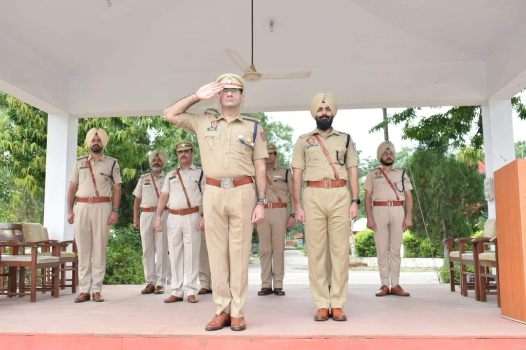 RupnagarPolice's tweet image. Today SSP  Rupnagar inspected the general parade at Police Lines Rupnagar and also inspected the weapons.  Apart from this, mock riot control drill was also conducted.
#GeneralParade