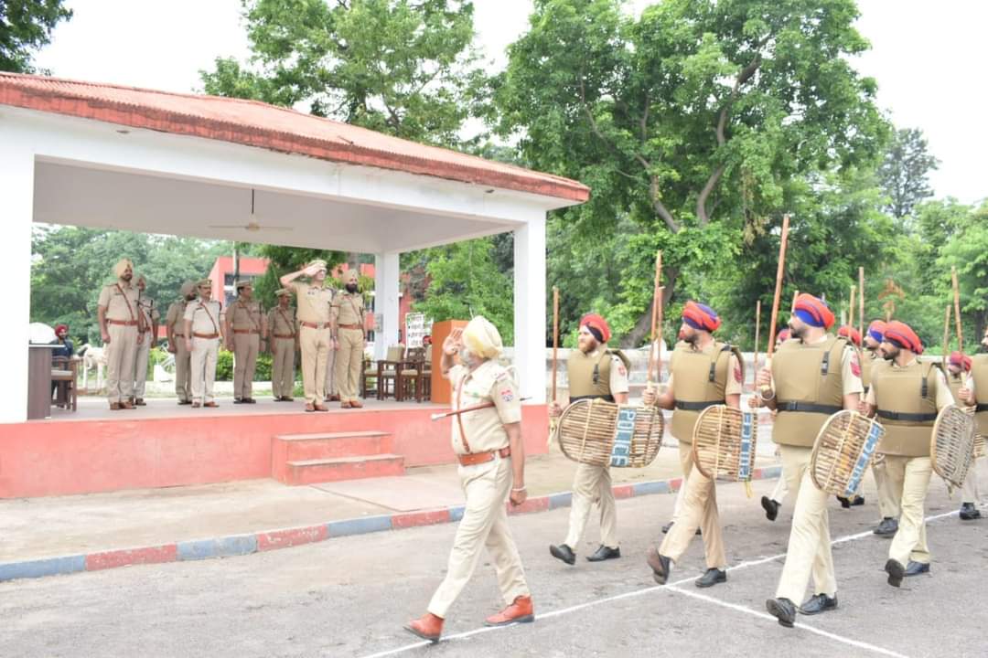 RupnagarPolice's tweet image. Today SSP  Rupnagar inspected the general parade at Police Lines Rupnagar and also inspected the weapons.  Apart from this, mock riot control drill was also conducted.
#GeneralParade