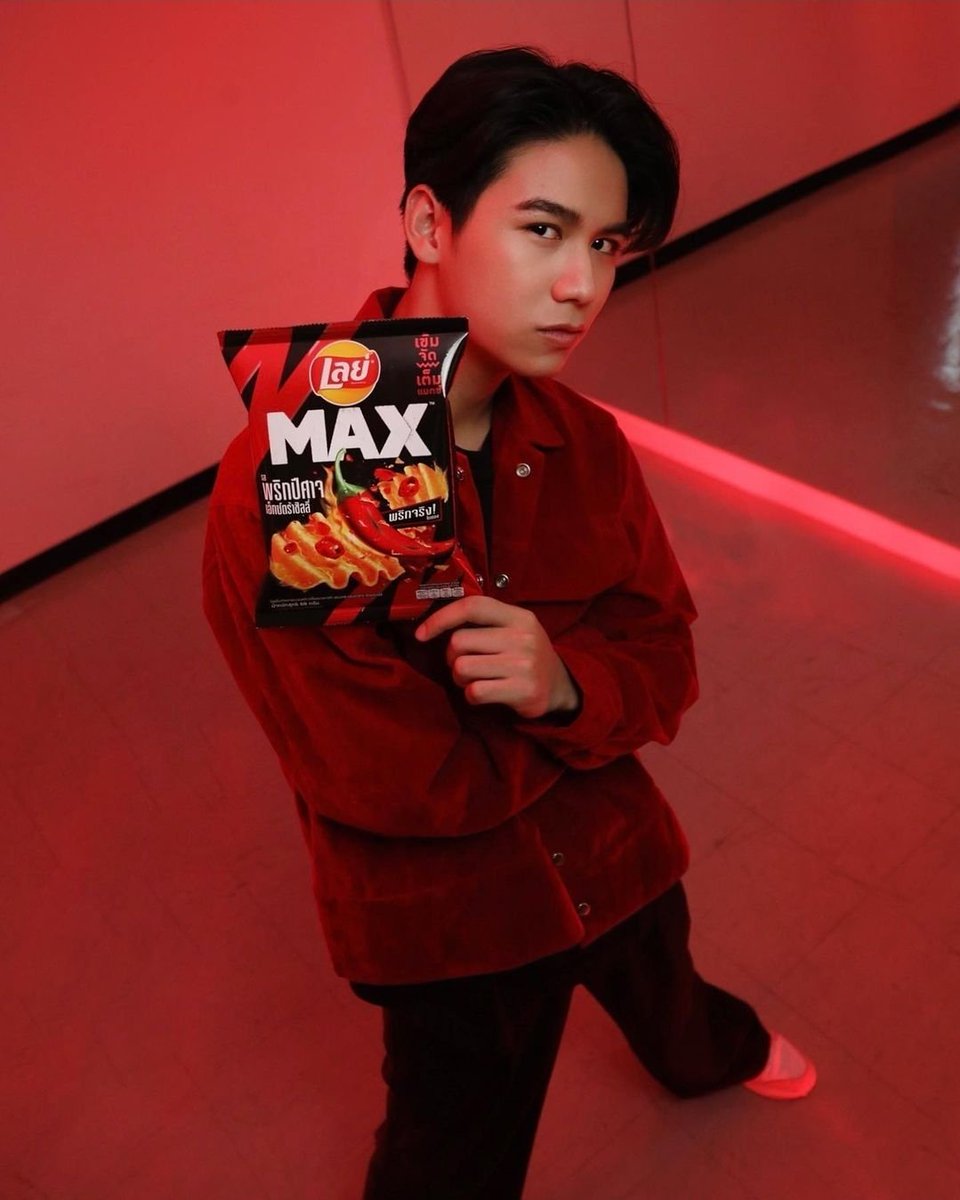 Chayanuchy1's tweet photo. อย่างเผ็ชอ่ะลูกหม่าม๊าาาา เดี๋ยวออกไปซื้อเลย ชอออบบบ รักเลยยยย์ ❤️🖤
#LAYMAX #เข้มจัดมันเต็มแม็กซ์ #UNLEASHYOURINNERMAX 
#satangks https://t.co/ZGoyAxmy5b