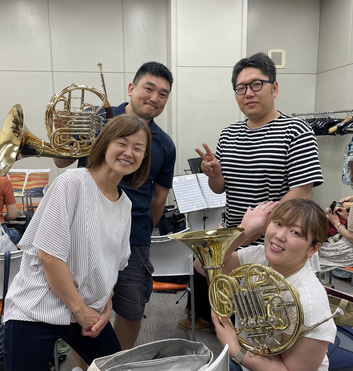 mfwo2005's tweet photo. 演奏会まであと1日！

お次はホルンの4人です！
実はメゾフォルテにはHr団員がおらず…🥺元団員とエキストラさんにご協力頂いています。

今回初の組み合わせですが、4人のチームワークで美しい和声を披露してくれております❤️
Hrのアンサンブルってなんかズルくないですか…？もう、優勝ですよね…🏆 https://t.co/7ltUx9KmFh