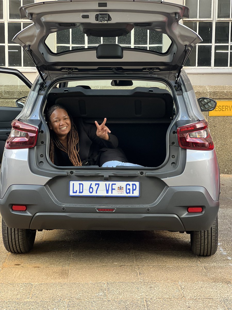 Those who know me personally know I’m  tall🤦🏻‍♀️😅If I could fit in nicely inside the boot of the Citroën C3 surely your groceries and luggage would fit in perfectly.Boot space is 315 Litres ❤️🤌🏻#FreedomofExpression