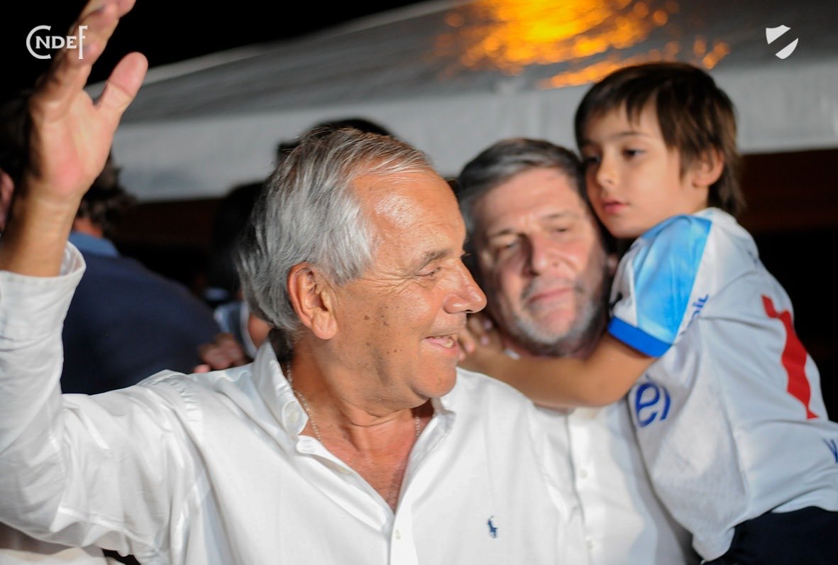 Así te voy a recordar siempre querido compañero . Al frente y con una sonrisa . ⁦<a href="/Nacional/">Nacional</a>⁩ te va a extrañar . Gracias . Descansa en paz que ya luchaste bastante …