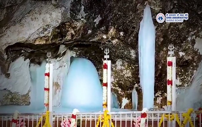 बाबा श्री अमरनाथ जी की पवित्र यात्रा का आज शुभारंभ हो रहा है। श्री महादेव जी के दर्शन के लिए जा रहें सभी तीर्थ-यात्रियों को हार्दिक शुभकामनाएं।

सनातन संस्कृति में अमरनाथ यात्रा का विशेष स्थान है। यह यात्रा समस्त जनों के जीवन में सुख और समृद्धि लाए यही प्रार्थना करता हूं।

जय