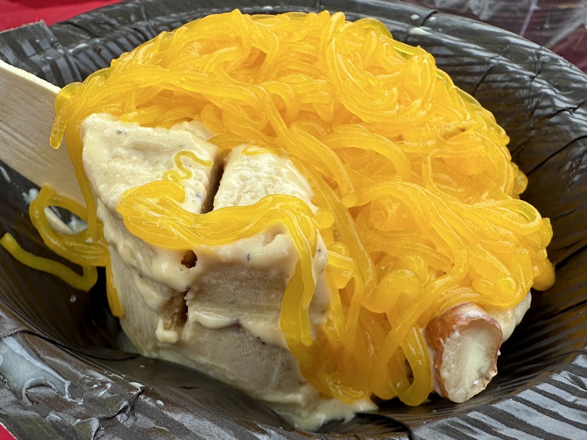 EvolveLeadLove's tweet image. #KesariyaKulfiFaluda should not be missed if you are a sweet lover and you are in #Lucknow .
I like the saffron fragrance elevating the sweet experience of #kulfi .
 
Lucknow offers amazing #StreetFood #Experience .

Somehow I prefer street vendors not big outlets .

#Happiness