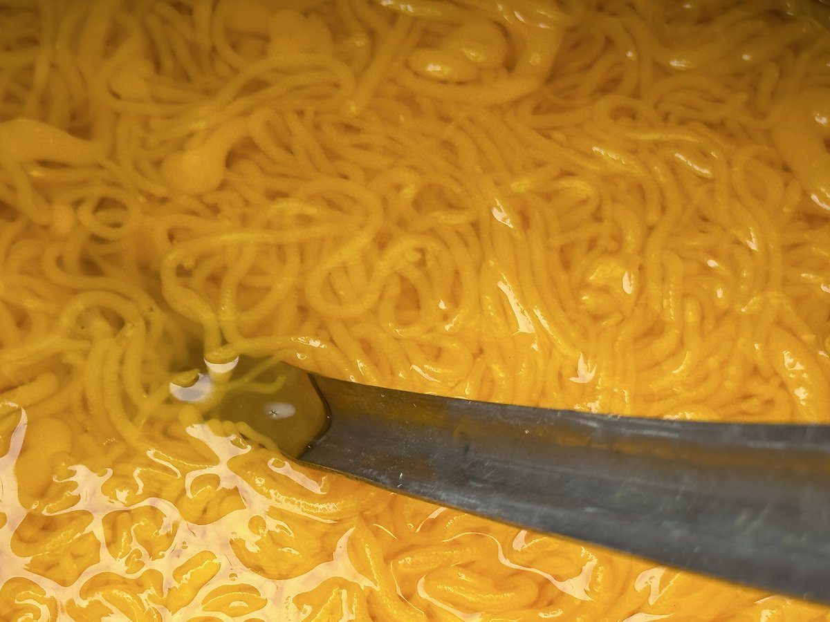 EvolveLeadLove's tweet image. #KesariyaKulfiFaluda should not be missed if you are a sweet lover and you are in #Lucknow .
I like the saffron fragrance elevating the sweet experience of #kulfi .
 
Lucknow offers amazing #StreetFood #Experience .

Somehow I prefer street vendors not big outlets .

#Happiness