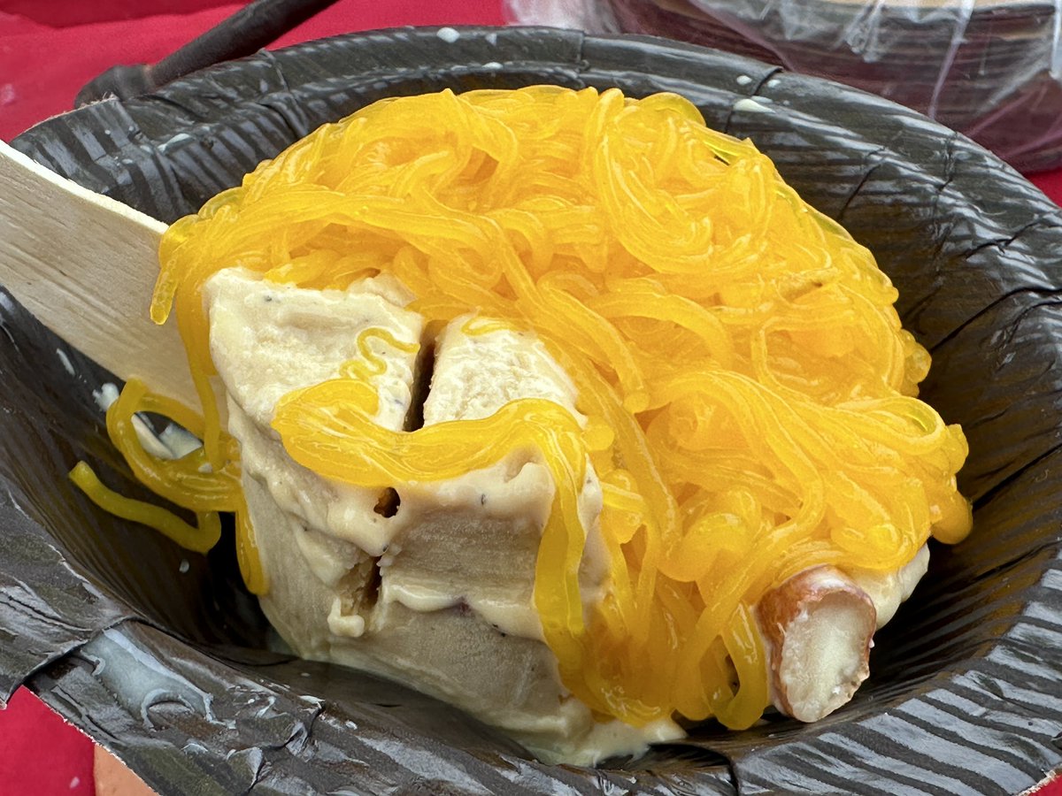 EvolveLeadLove's tweet image. #KesariyaKulfiFaluda should not be missed if you are a sweet lover and you are in #Lucknow .
I like the saffron fragrance elevating the sweet experience of #kulfi .
 
Lucknow offers amazing #StreetFood #Experience .

Somehow I prefer street vendors not big outlets .

#Happiness