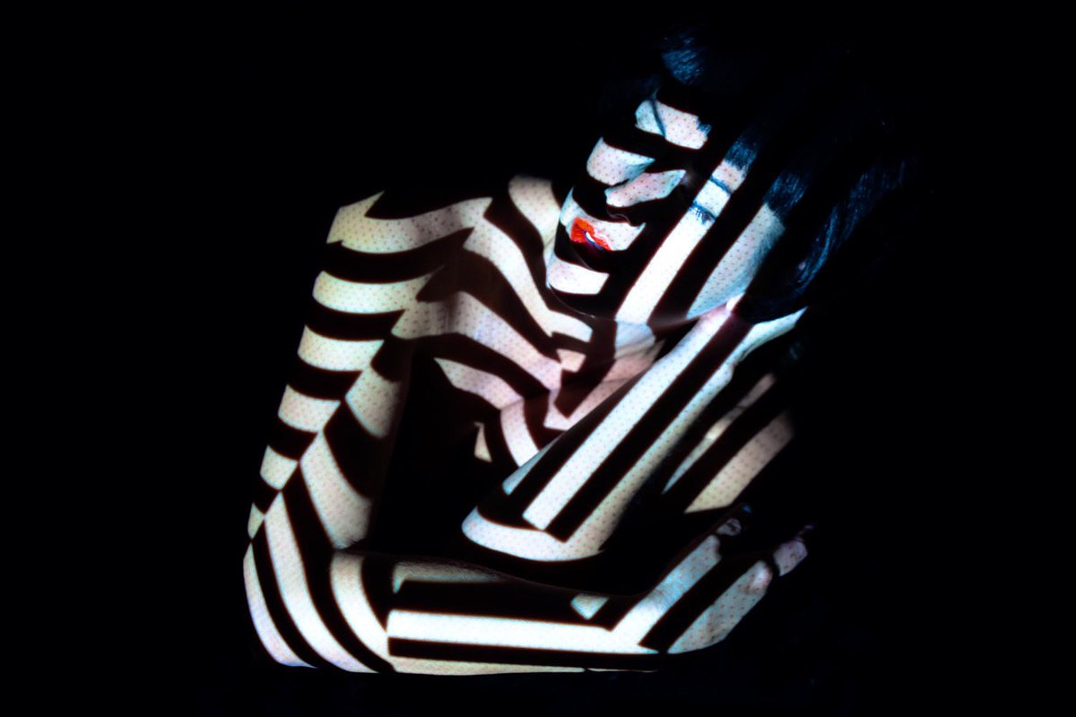 KarinaJunker's tweet photo. ✨📸: @evamuellerphoto • Hair + Make-Up: Jenni Shaw • Brooklyn, NY • 2014 🖤

#Flashback #AvantGarde #Projection #Future #Brooklyn #NYC #ItsMeBaby #BeYou #BeFabulous https://t.co/1CHElfEDQv