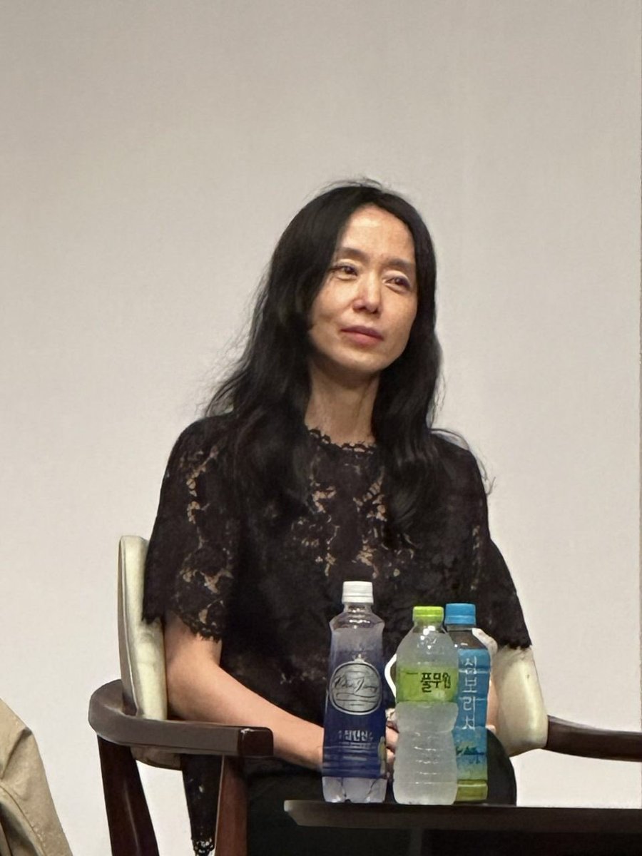 annyeo_'s tweet image. Yung naaalala mong may event ka today so napalabas ka bigla ng bahay ng walang suklay suklay 😆

#JeonDoYeon #KillBoksoon 
#BIFAN2023