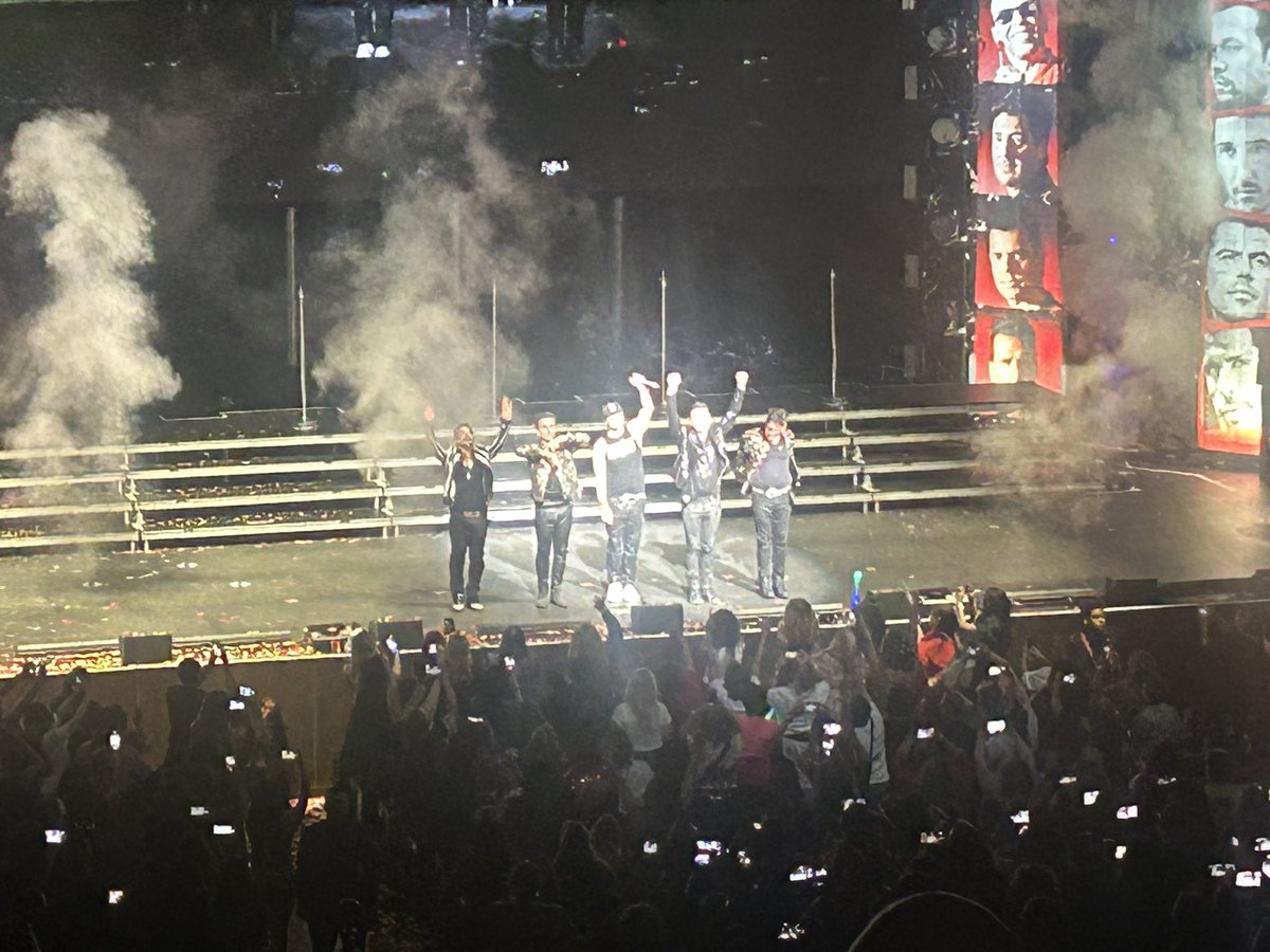 Hands down, one of the best shows I have ever been to!! @NKOTB @DonnieWahlberg #YaamavaTheater