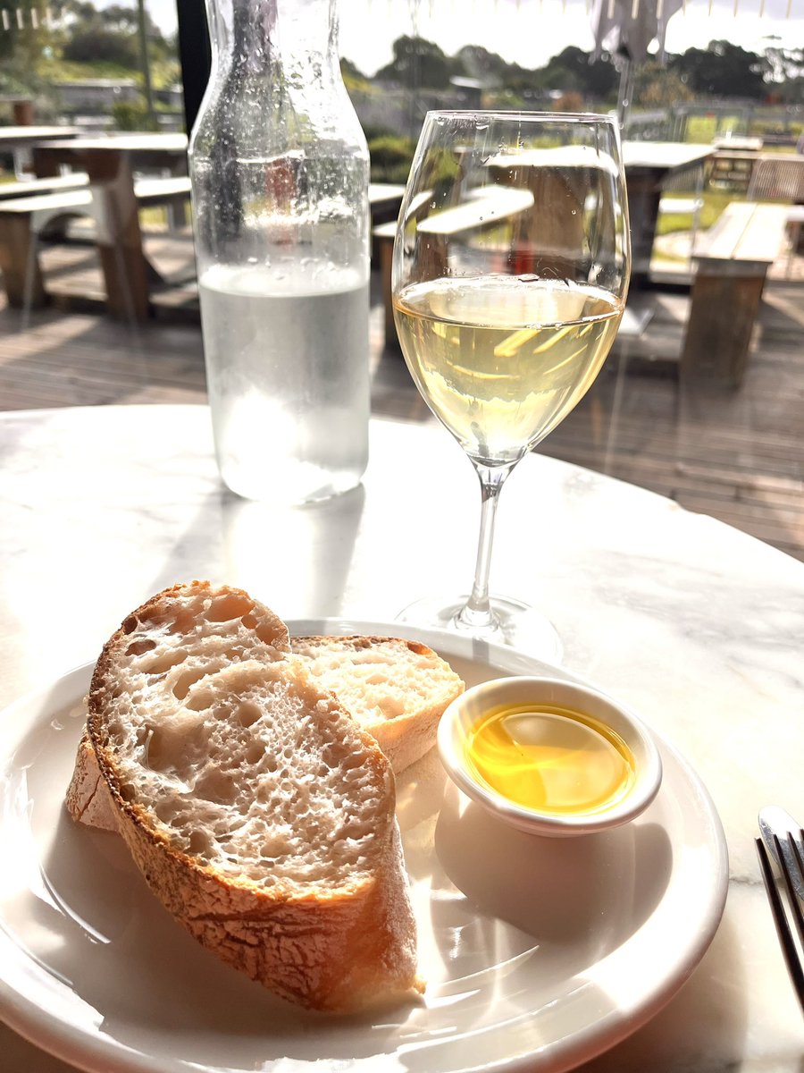 MagicAndPasta's tweet photo. An exquisite long, leisurely Italian lunch at a beautiful location. Perfecto Saturday afternoon. Lovely alternating watching the rain and sun rolling in. #LaCantina #CommonGroundProject ✅ https://t.co/wyXqKRiJxb