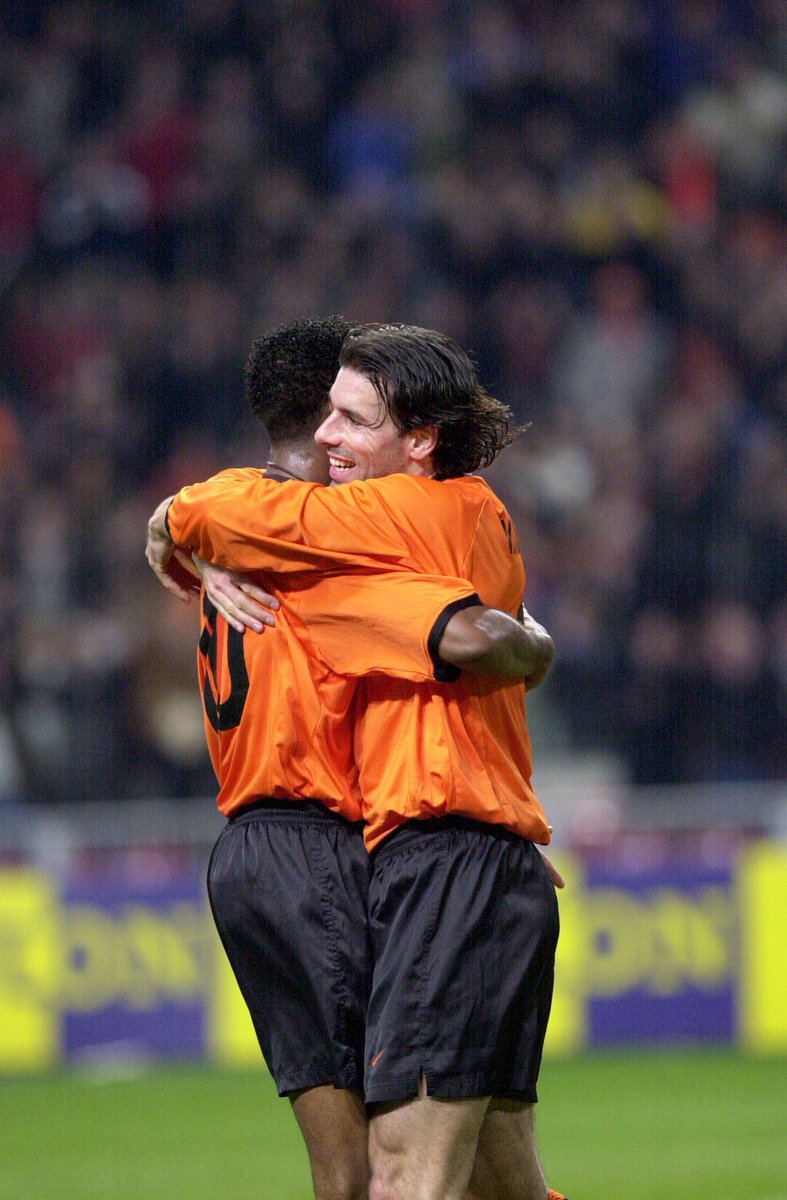 1st of July, ❶❾❼❻ 🔥
Two 𝐢𝐜𝐨𝐧𝐢𝐜 🇳🇱 strikers were born.

Happy 47th Birthday to @PatrickKluivert & @RvN1776! 🎉

#NothingLikeOranje