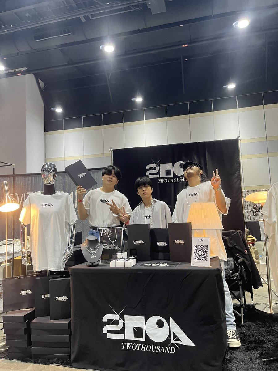 t2000_t2000's tweet image. 💖 มาเจอกันที่งาน CAT T-SHIRT ที่บูธ A35 วันที่ 1-2 ก.ค. 2023 ที่ศูนย์การประชุมแห่งชาติสิริกิติ์ ปีนี้พวกเรามีเสื้อปักลายกับสร้อยคอมาขาย แอบกระซิบว่ามีจำนวนจำกัดนะ!!🤫 
.
#twothousand #2000twothousand #cattshirt #catradio
