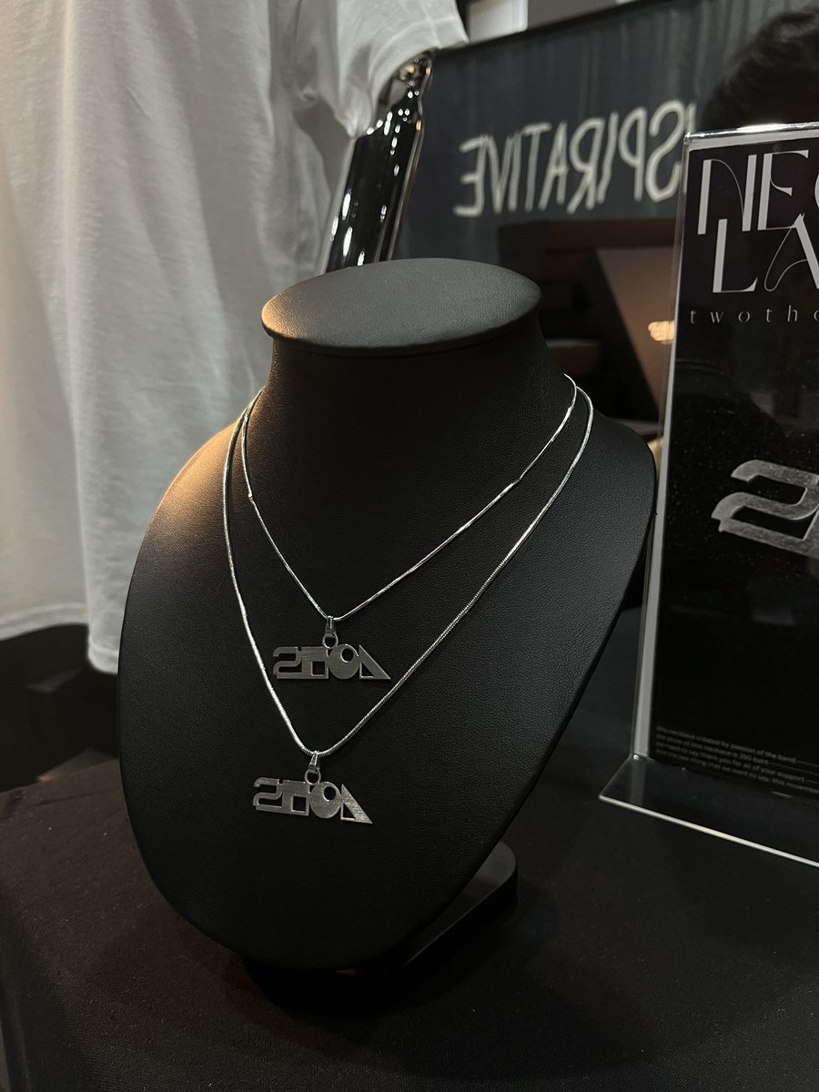 t2000_t2000's tweet image. 💖 มาเจอกันที่งาน CAT T-SHIRT ที่บูธ A35 วันที่ 1-2 ก.ค. 2023 ที่ศูนย์การประชุมแห่งชาติสิริกิติ์ ปีนี้พวกเรามีเสื้อปักลายกับสร้อยคอมาขาย แอบกระซิบว่ามีจำนวนจำกัดนะ!!🤫 
.
#twothousand #2000twothousand #cattshirt #catradio