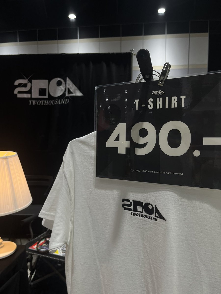 t2000_t2000's tweet image. 💖 มาเจอกันที่งาน CAT T-SHIRT ที่บูธ A35 วันที่ 1-2 ก.ค. 2023 ที่ศูนย์การประชุมแห่งชาติสิริกิติ์ ปีนี้พวกเรามีเสื้อปักลายกับสร้อยคอมาขาย แอบกระซิบว่ามีจำนวนจำกัดนะ!!🤫 
.
#twothousand #2000twothousand #cattshirt #catradio