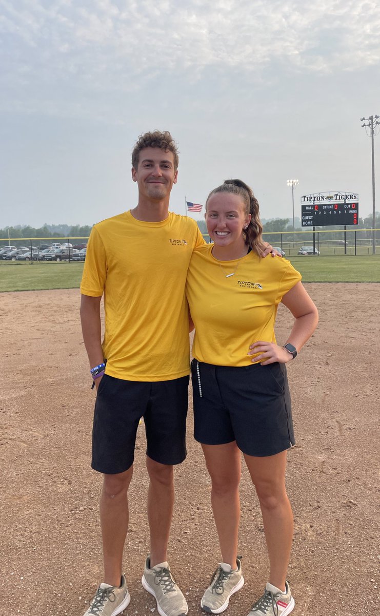 clouser_grace's tweet photo. What a ride this summer has been with @softball_tipton!😎

Our record doesn’t show the growth we had; but the memories we made sure do💛

I couldn’t have asked for a better school, program, or coach to do this with!🐯

@UISportRecMgmt
#UISRMatwork
#LeadActExcelPersevere #BMSV https://t.co/3y4IrDrTUp
