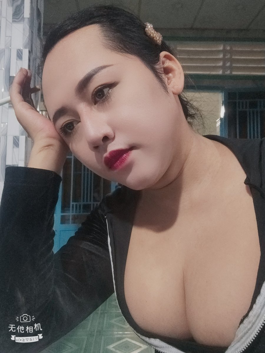 SiDinh8's tweet photo. Ladyboy https://t.co/zv9JSwHkIX