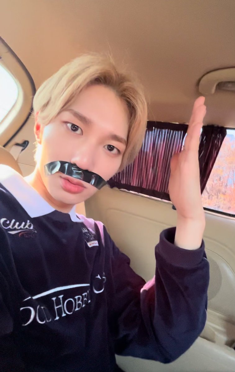 태양오빠 생일축하해여 😽🎊항상 피원하모니한테 빅재미 선물해줘서 너무 거마웡 >_<
오늘 세상에서 제일 기쁘고 즐거운 하루보내구 항상 건강 잘 챙기구 턍이형 덕분에 매일매일 안 웃을 날이읎다~
다시 한번 생일 진심으로 추카햄 히히힣히힣🥳🎉🎂
#HappyTHEODay

#P1Harmony #INTAK