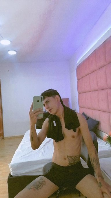 Come and enjoy a delicious moment with me &hearts;  https://t.co/FgVCha3dMD  @chaturbate @cbupdatenews @chb_model<a href="/tag/lgbtq"class="tags"><span>#lgbtq</span></a><a href="/tag/chaturbate"class="tags"><span>#chaturbate</span></a><a href="/tag/pridemonth"class="tags"><span>#pridemonth</span></a><a href="/tag/gayporn"class="tags"><span>#gayporn</span></a><a href="/tag/horn"class="tags"><span>#horn</span></a>