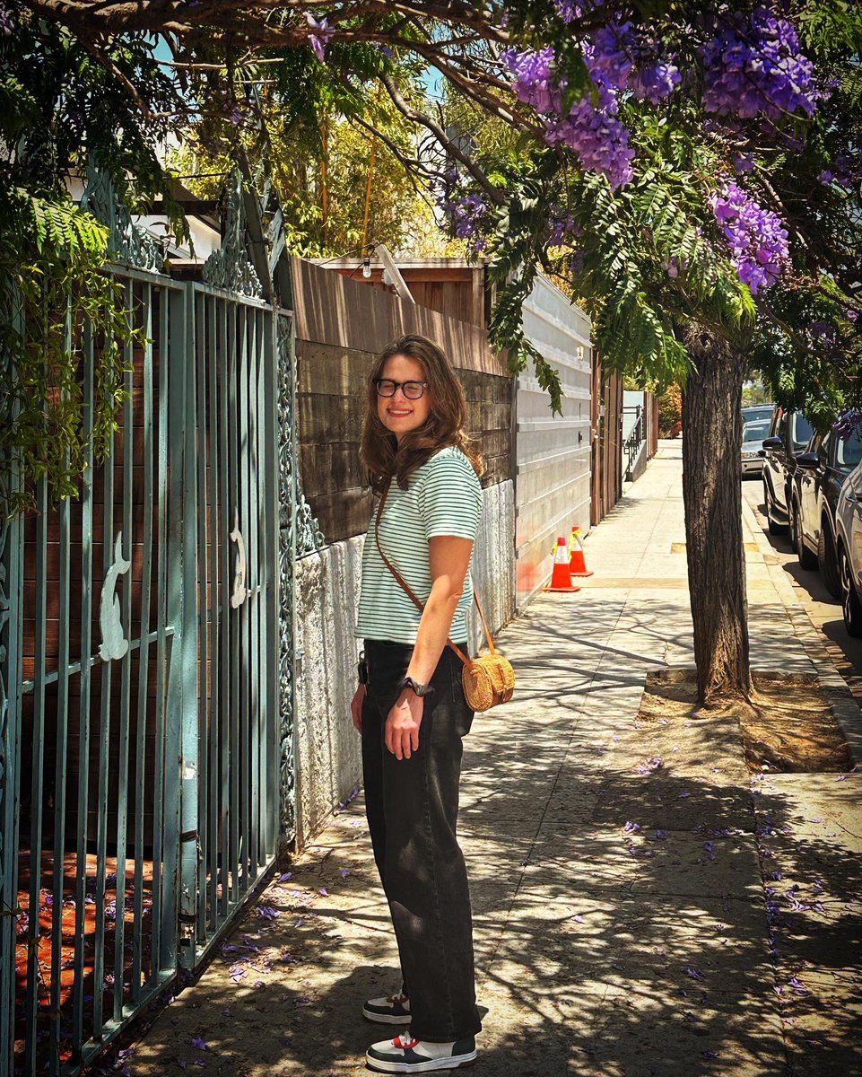 swatishetty's tweet photo. Old blue gate, purple jacaranda, raw street texture, green stripes, cool nerdy glasses, bright face and smile… couldn’t resist, hesitantly asked her if I could take a picture, she obliged.
No, I don’t do this often… 🙃
#stranger #streetsofLA #prettiness #jacaranda https://t.co/jO6TKoBnBK