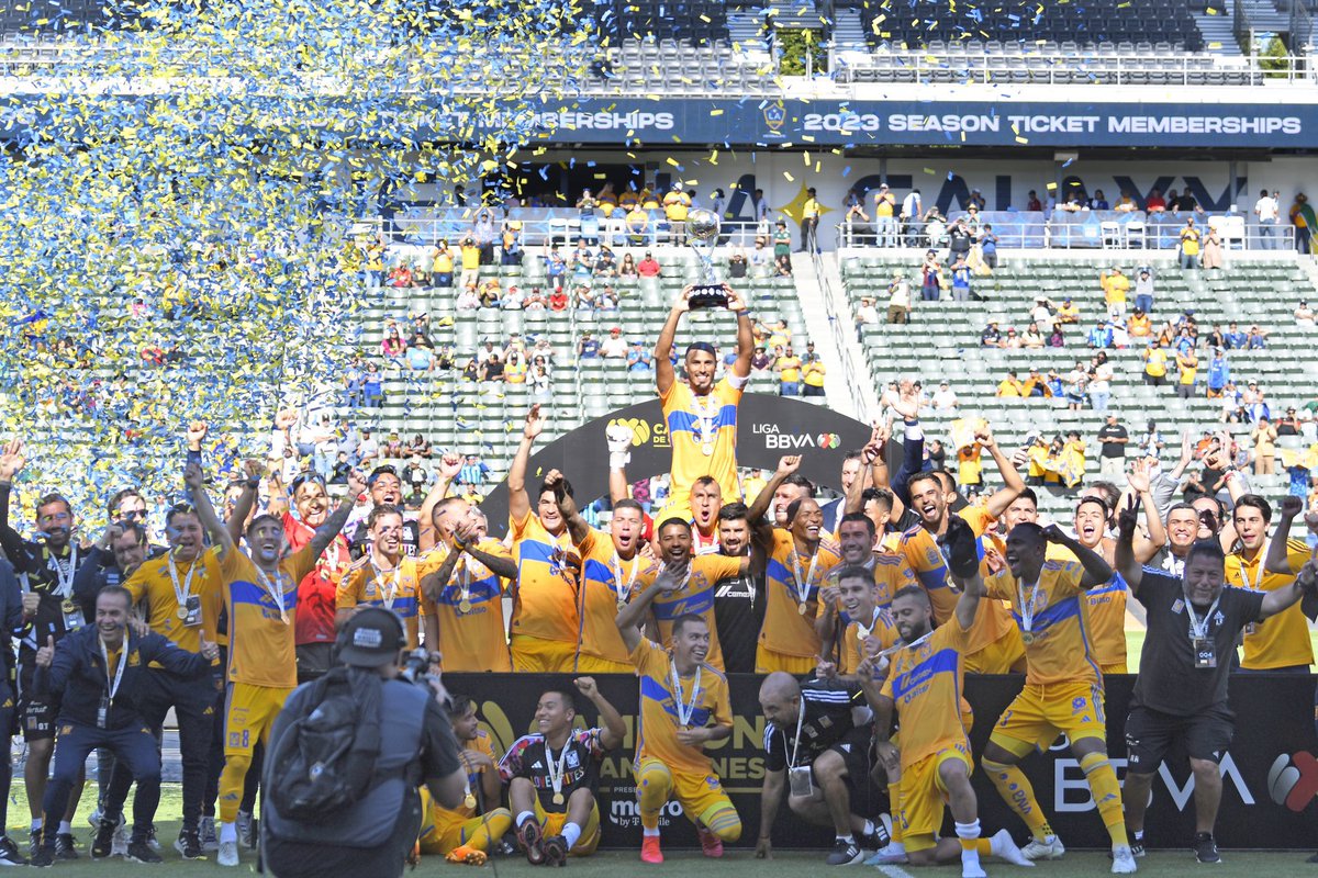 Hoy juega la 8 veces heróica, flamante y siempre ascendente U de Nuevo León, la flama de la verdad,el actual CAMPEÓN del fútbol mexicano y Rey absoluto de 🇲🇽,el primer,último y más CAMPEÓN de Nuevo León y todo el Norte, el Rey <a href="/TigresOficial/">Club Tigres 🐯</a> 

Sonrían todos, regreso el CAMPEÓN 👑