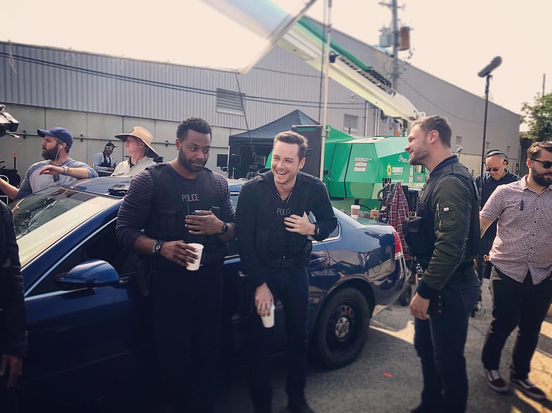 ꧁365 Days of #Upstead/#Trasse: Day172꧂
📸 Jesse -bts🫂🤍

#TracySpiridakos #JesseLeeSoffer #WeLoveYouJesse #WeLoveYouTracy #HaileyUpton #JayHalstead #UpsteadForever♾ #JayHalsteadReturn🙌#BringBackJesseLeeSoffer #BringBackJayHalstead #HalsteadBackForS11 #365DaysUpstead