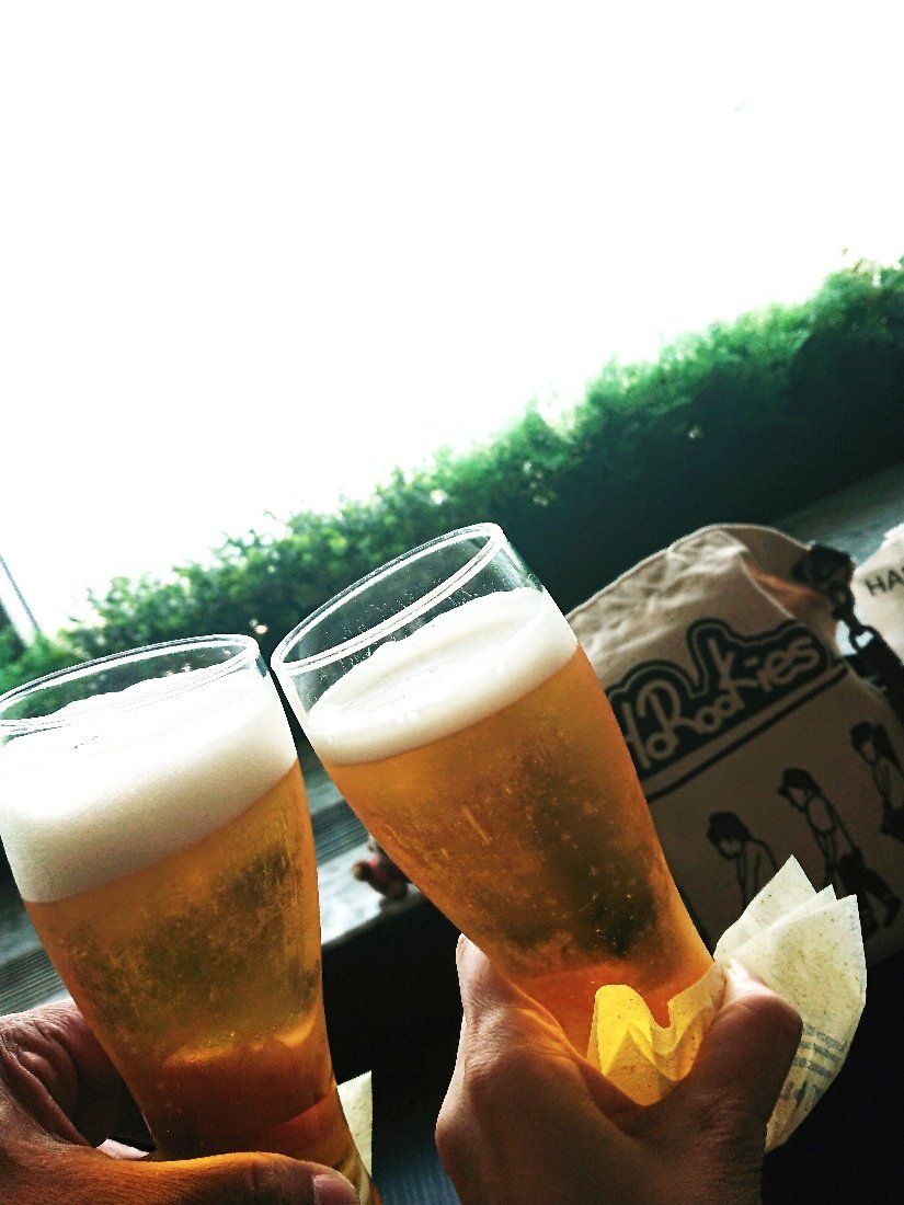 _masa_mico_'s tweet photo. おむすび、初めてお赤飯おいしい♪
ホルキーズのライブ✈️が
縁起いい感じもして嬉しい♪

空港もラウンジも空いてて静か♪
大好きなハーブティーもお席まで🙇
この時間の羽田空港、好き♪

先週の今頃うたの日だ😲
表彰式🥈終わり開会告げる声に
慌ててた笑  ホボキーズ軍団最高すぎ😆
最高のうたの日 https://t.co/EdDOkANlUr