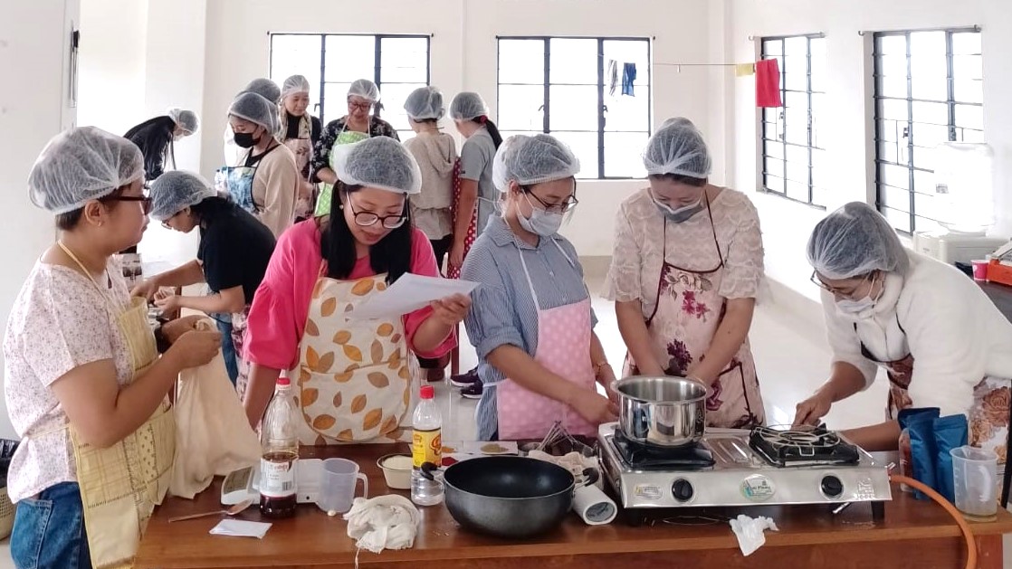 YNnagaland's tweet photo. Just wrapped up another 5-day food processing training on pickle making at YouthNet Kohima. #YouthNet #YouthNetLBI #foodprocessing #picklemaking https://t.co/V6Udwt1oDc
