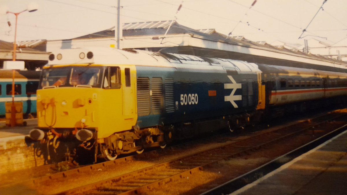 GOOD MORNING EVERYONE 

Here's a photograph of  50050'Fearless' in large logo livery seen here at norwich on 7/7/1999

Photograph is of many that have been given to me from a freind who said that i can post on twitter #Class50 #LargeLOGO 

📸Bob Baker