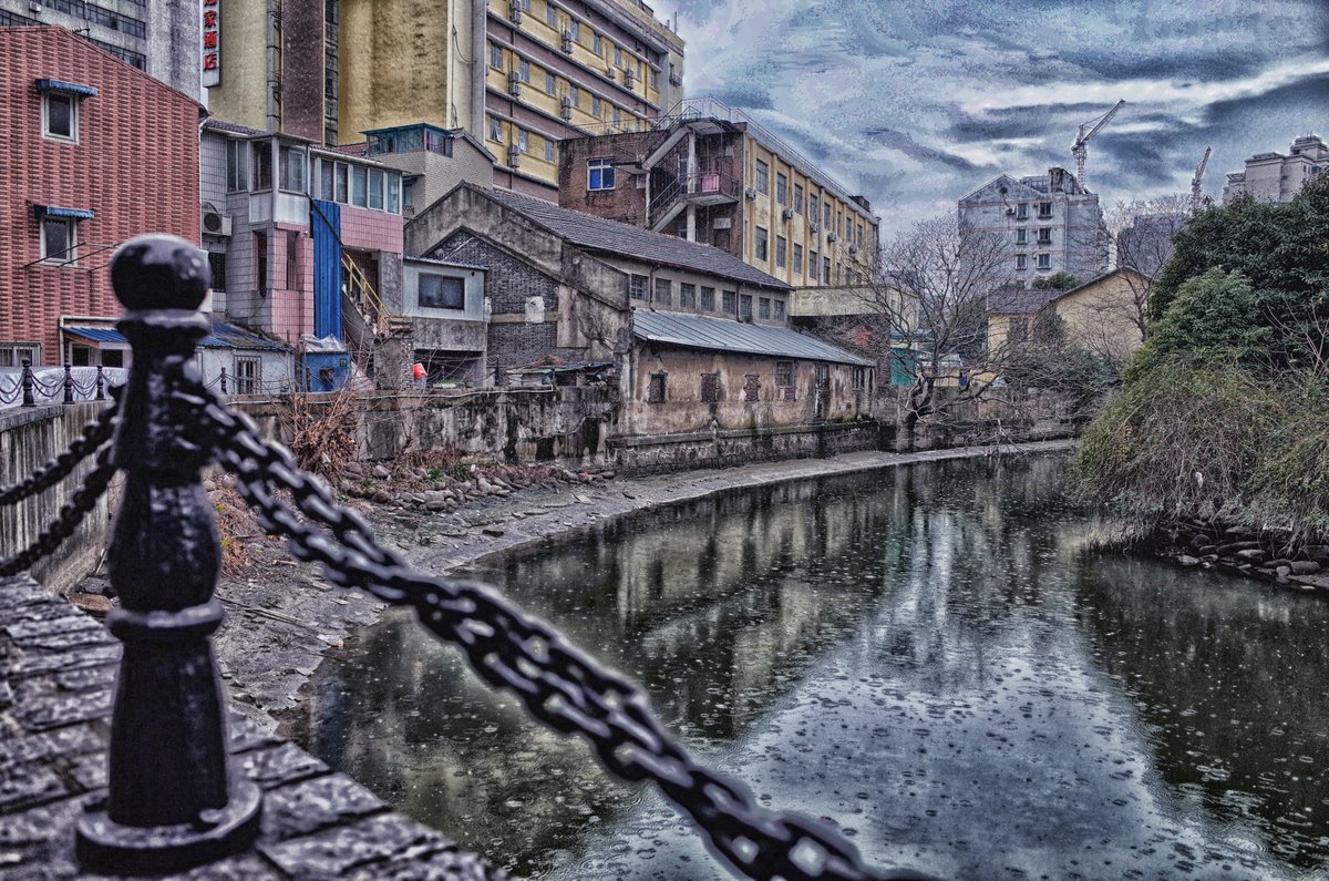 MEGACOLORPUNCH's tweet photo. #photo #China #雨 #river #写真 #streetphotography #河 #街 #rain #rainphotography #GR #colorful #上海 #路地裏 #Alley #旅 #singlefocuslens #下雨 #中国 #photography #rainriver #散歩 #Shanghai #stroll R0010837-111 https://t.co/wg3ooSKNqM