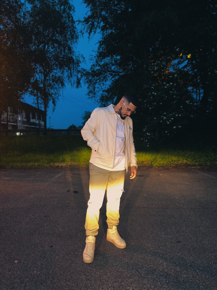 J.Deux tweet media