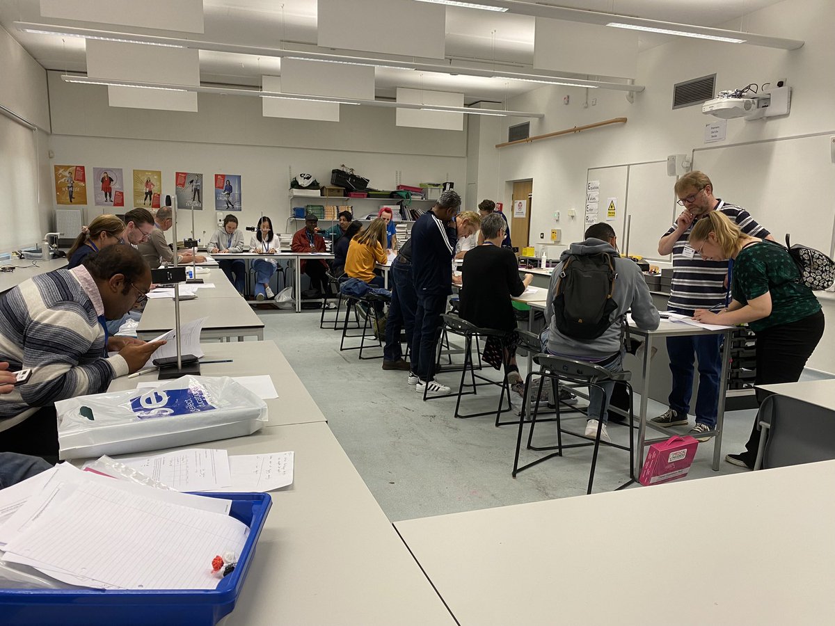 Lascells's tweet photo. Extreme concentration going on here calculating the wavelength of laser light in one of our workshops yesterday at #SciTechConf. Thanks to all who joined for our practical sessions - it was great to see you all 😀 #ASEChat https://t.co/LAzdTFZpAZ