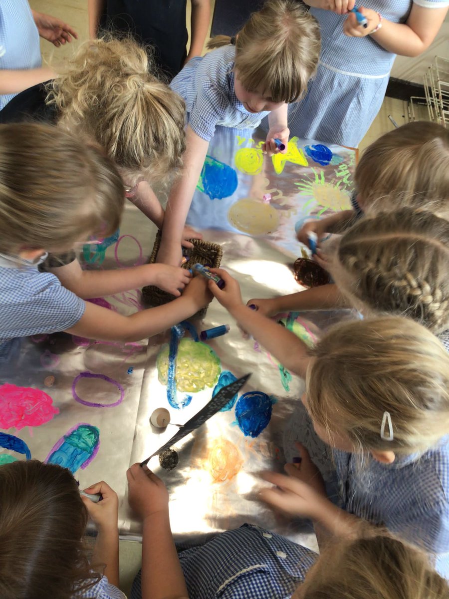 BranstonInfant1's tweet photo. Absolutely love the collaboration taking place here! #Creativity #Exploration #PaintOnFoil #paintsticks #EveryChildAnArtist #ColourExplosion #Space @EarlyExcellence 🪐✨☄️ https://t.co/OrmJSWsokZ