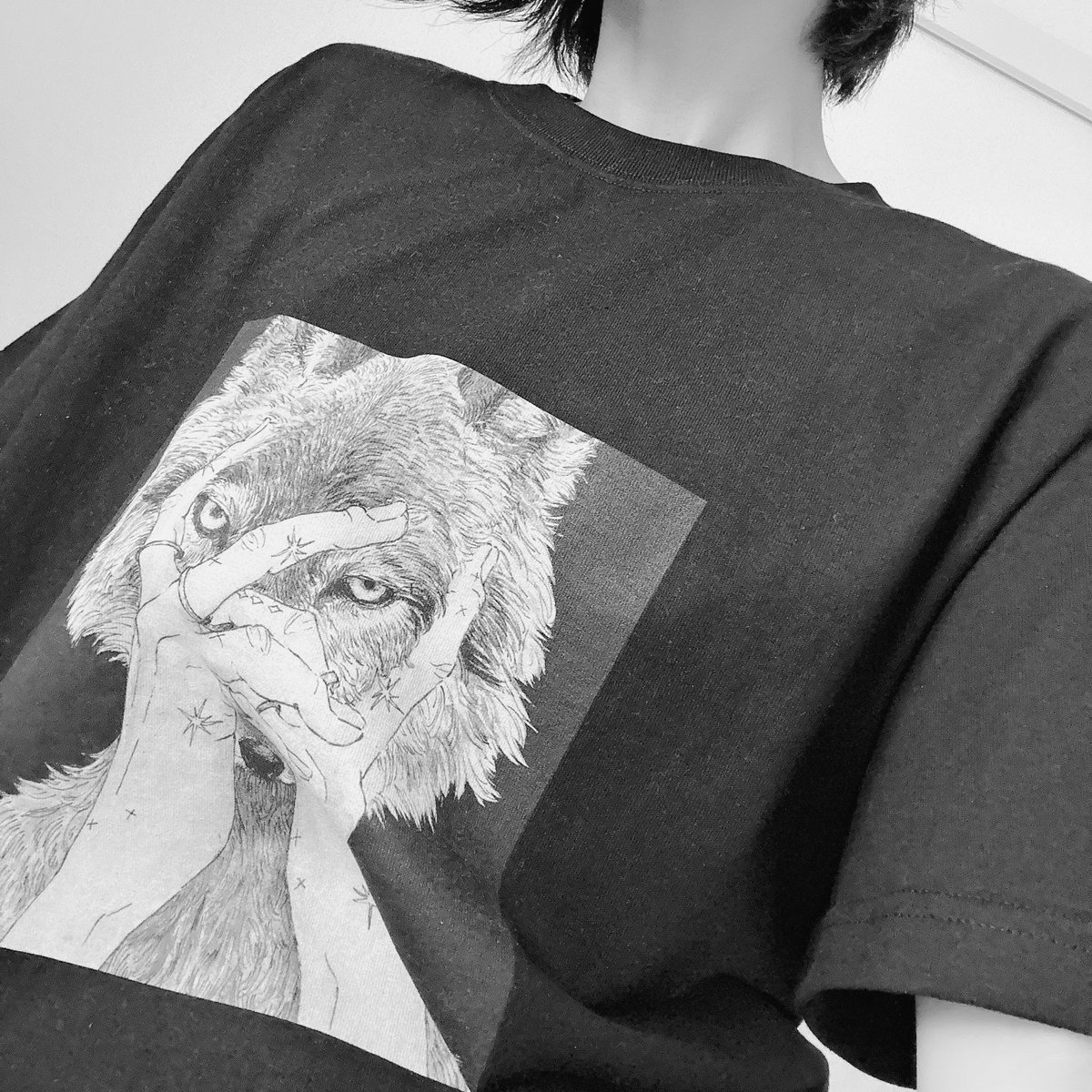 evimisa1's tweet photo. ずっと待ってたTシャツ届いた
すき…

お揃いにしてもいいんだよ？
https://t.co/wfKPZUCqTf https://t.co/YmedD9HyAD