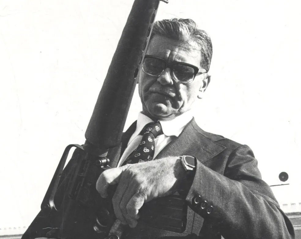 erikinhamagic's tweet photo. @GloboNews @arielpalacios @cosmemarcelo Gostaria de saber a opinião da bancada do @GloboNews #EmPauta sobre a atitude de Tarcísio de Freitas, governador de São Paulo, de homenagear um coronel da ditadura militar brasileira que promoveu a invasão da PUC e prendeu diversos estudantes brasileiros. https://t.co/xM0f0TsmPp