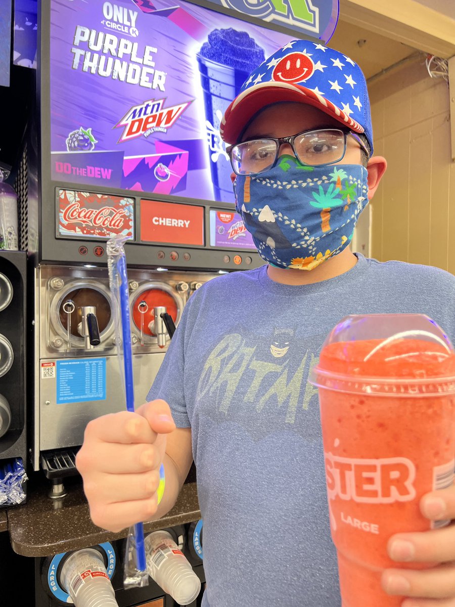 mmawifey's tweet photo. 🥤 Slurpee Summer ☀️
#slurpee #slurpeesummer #SummerHeat #BeatTheHeat
😋: @slurpee https://t.co/moZZXoBVpC