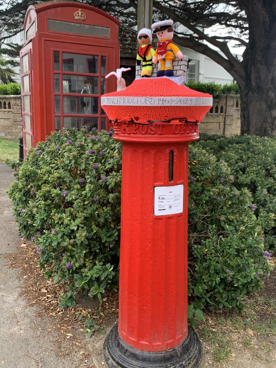 Rare beautiful Penfold near Mudeford quay. I had to feature this one not only for the shape but also the well crafted topper celebrating 60 years of the lifeboat station on the quay.  #postboxsaturday 🏴‍☠️📮@letterappsoc @lbsg1976 😁